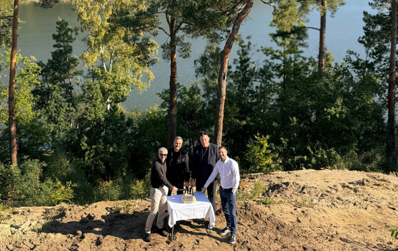 Poklepání základního kamene projektu Valmont