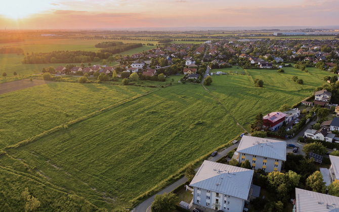 Pozemky Šestajovice